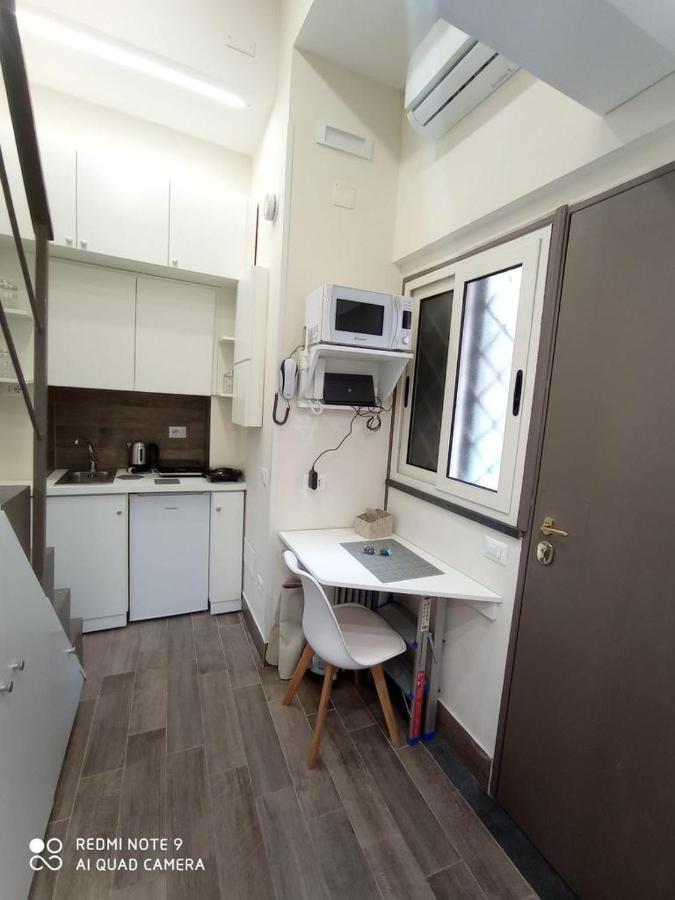 Appartamento The Small House In Napoli Esterno foto
